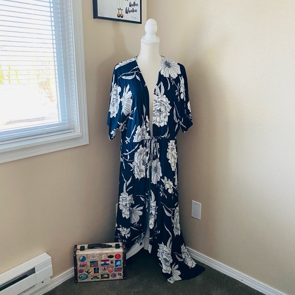 Love in Other - Love In floral navy and white swim coverup, Sz. 1X